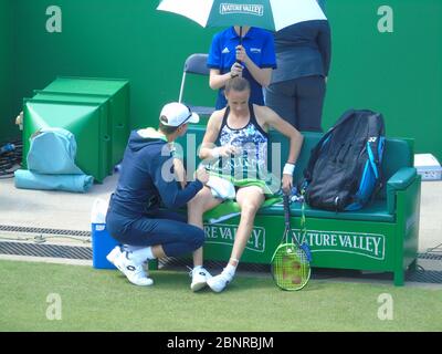 Magdalena Rybarikova with her tennis coach at the Nature Valley Classic, Birmingham, 22nd of June 2018 quarter finals match against Dalila jakupovic Stock Photo