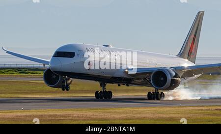 Richmond, British Columbia, Canada. 15th May, 2020. An Air Canada Boeing 787-9 Dreamliner jet lands at Vancouver International Airport on May 15, 2020, the day Air Canada announced their decision to lay off approximately 20,000 employees in June. Credit: Bayne Stanley/ZUMA Wire/Alamy Live News Stock Photo