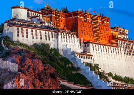 Potala palace, former Dalai Lama residence in Lhasa in Tibet. The Potala Palace is a dzong fortress in the city of Lhasa, in Tibet. It was the winter Stock Photo