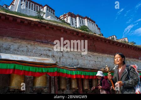 Prayer wheels in Potala palace, former Dalai Lama residence in Lhasa in Tibet. The Potala Palace is a dzong fortress in the city of Lhasa, in Tibet. I Stock Photo