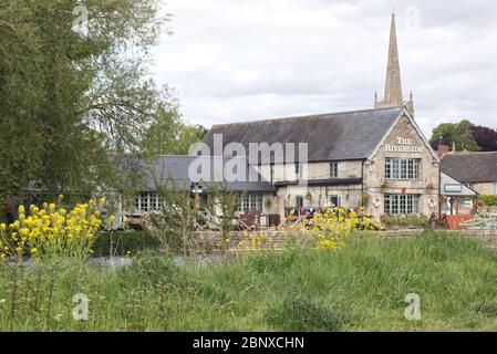 The riverside and church steeple, Lechlade, town at the southern edge of the Cotswolds in Gloucestershire, England, Stock Photo