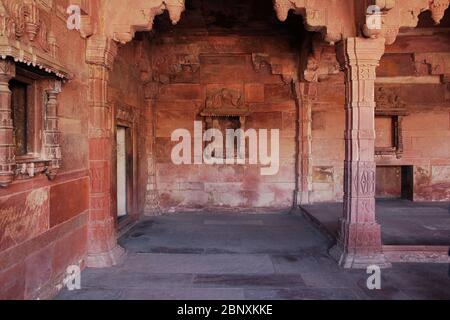 Indian art: impressive interior of Fatehpur Sikri palace near Agra Stock Photo