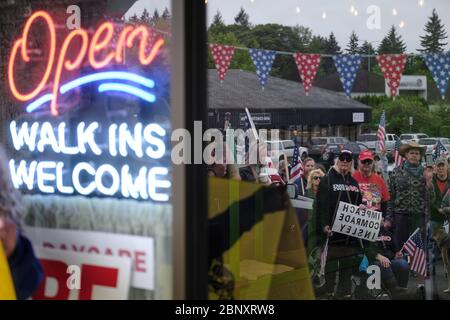 Vancouver, USA. 16th May, 2020. Protesters gather to show support for Kelly Carroll who officially opened her business, The Pet Biz, a luxury pet grooming operation in Vancouver, Wash., on May 16, 2020. The opening is a direct violation of Governor Jay Inslee's orders for non-essential business to remain closed at this time, but Kelly, who has already been operational for five days, insists she need to open to support her grand-daughters. (Photo by Alex Milan Tracy/Sipa USA) Credit: Sipa USA/Alamy Live News Stock Photo