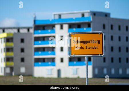 12 May 2020, Saxony-Anhalt, Schnöggersburg: 'Schnöggersburg. Kreis Stendal' is written on the town sign of the Bundeswehr training town. The military training town Schnöggersburg on the military training area Altmark is finished. In this training town, which is unique in Europe, there will be no live firing. A laser-supported system will show whether a strategy works. The technology is used for live simulation and training. Soldiers from Germany, as well as from other nations, are to be prepared for foreign missions - under the most realistic conditions possible. Photo: Klaus-Dietmar Gabbert/d Stock Photo