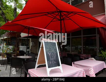 Delray Beach, FL, USA. 16th May, 2020. A general view on Atlantic Avenue as people about their daily activities as restaurants re-open in accordance with Palm Beach County's Phase 1 reopening of businesses during the Coronavirus COVID-19 pandemic on May 16, 2020 in Delray Beach, Florida. Credit: Mpi04/Media Punch/Alamy Live News Stock Photo