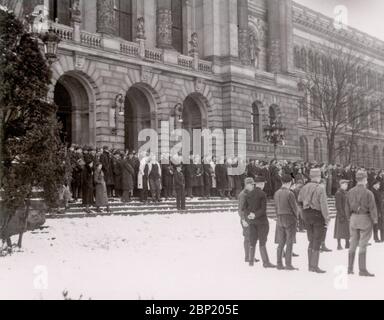 Youth rally in front of the Berlin city hall Heinrich Hoffmann ...