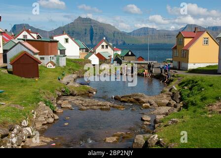 Daenemark, Faeroeer Inseln, Insel Esturoy, Gjogv, Ortschaft Gjogv im Daladalur Stock Photo