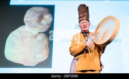 2014 MU69 Naming Ceremony  Reverend Nick Miles, Tecumseh Red Cloud, Pamunkey Tribe, performs a closing chant at a naming ceremony for 2014 MU69, a celestial body discovered by the New Horizons mission and Hubble Space Telescope, formerly nicknamed “Ultima Thule”, Tuesday, Nov. 12, 2019, at NASA Headquarters in Washington. The new name, “Arrokoth,” means “sky” and is from the Algonquian Languages, spoken by the Powhatan tribes of the region of Maryland it was discovered in. Tribal elders from those tribes approved of the name and participated in the ceremony. Stock Photo