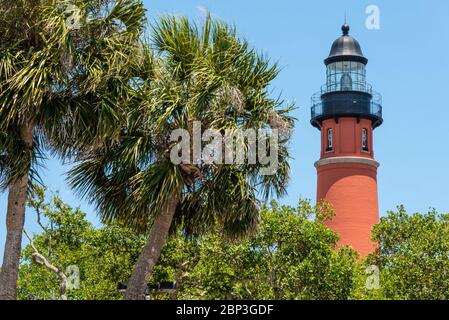 Historic Ponce Inlet Lighthouse, completed in 1887, in Ponce Inlet, Florida, between Daytona Beach Shores and New Smyrna Beach. (USA) Stock Photo