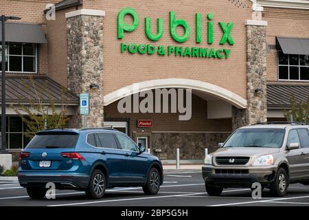 A logo sign outside of a Publix Super Markets retail grocery store location in Midlothian, Virginia on May 13, 2020. Stock Photo