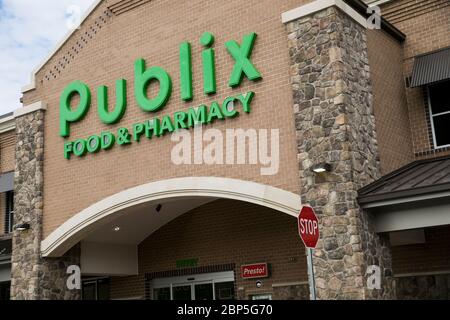 A logo sign outside of a Publix Super Markets retail grocery store location in Midlothian, Virginia on May 13, 2020. Stock Photo