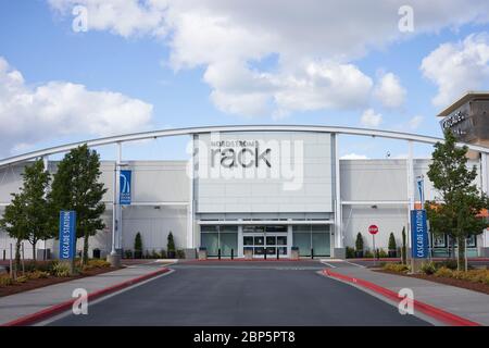 Portland, OR, USA - May 6, 2020: Closed Nordstrom Rack store in Northeast Portland, Oregon, during the coronavirus pandemic. Stock Photo
