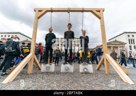 Pupils demonstrate with protest posters during the Fridays for Future climate strike at the Brandenburg Gate -Pariser Platz- in Berlin. Stock Photo