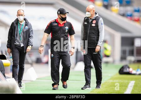 coach Uwe ROESLER r. (Rv? Sler) (D) and coach Steffen BAUMGART (PB) with mouthguard before the game. Soccer 1.Bundesliga, 26.matchday, Fortuna Dusseldorf (D) - SC Paderborn 07 (PB), on May 16, 2020 in Duesseldorf/Germany. Photo: Moritz Mvºller/Pool via PHOTO AGENCY SVEN SIMON For journalistic purposes only! Only for editorial use! ## Gemvssvu the requirements of the DFL Deutsche Fuvuball Liga, it is prohibited to use or have in the stadium and/or photos taken from the game in the form of sequence pictures and/or video-like photo series. DFL regulations prohibit any use of photographs a Stock Photo