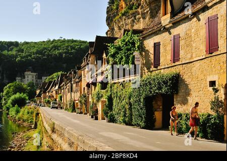 A view of the village from the main road   One of the most beautiful villages in France La Roque-Gageac in the evening summer sun – Picture date Satur Stock Photo