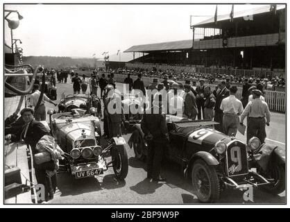 Vintage Le Mans Grid 1932 with the Alfa Romeo team cars outside their refuelling garage at the 1932 24 Hours of Le Mans The tenth 24 - hour race at Le Mans, the 10th Grand Prix d' Endurance les 24 Heures du Mans, took place from 18 June 19, 1932 held at the Circuit des 24 Heures in Le Mans. France Stock Photo