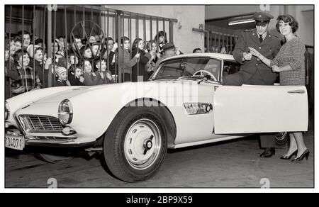 Archive Elvis Presley taking the keys to a white BMW 507 2 door coupe Elvis is believed to have taken delivery of his 507 during his service with the US Army while stationed in Germany. 1950’s Stock Photo