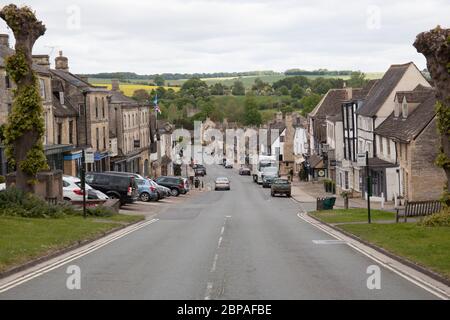 Views of Burford High Street in Oxfordshire, UK Stock Photo