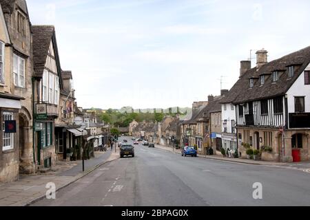 Burford High Street in Oxfordshire, UK Stock Photo