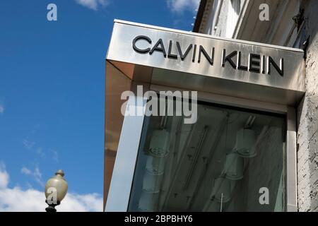 Construction of 'Calvin Klein Underwear' commercial store in