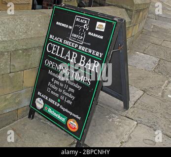 The Cellar Bar, Station Road, Batley, West Yorkshire, England, UK,on Transpennine Real Ale Trail Stock Photo