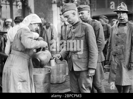 American soldiers at American Red Cross Canteen, St. Pierre des Corps, Tours, France, Lewis Wickes Hine, American National Red Cross Photograph Collection, September 1918 Stock Photo