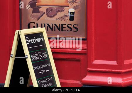 Sheehan's Pub, Chatham Street, Dublin City, County Dublin, Ireland Stock Photo