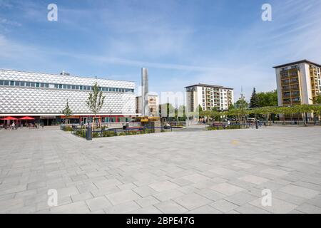 Hoyerswerda, Germany. 18th May, 2020. The Lausitz Center on Lausitzer Platz in the centre of the Saxon city of Hoyerswerda is the first point of contact for people in the region. Here we shop, meet or simply relax at the nearby fountain. Credit: Daniel Schäfer/dpa-Zentralbild/Daniel Schäfer/dpa/Alamy Live News Stock Photo