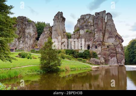 Die Externsteine, markante Sandstein Felsformationim im Teutoburger Wald, Deutschland, Nordrhein Westfalen Stock Photo