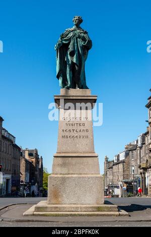 Statue of George IV commemorating his visit to Edinburgh in 1822 stands at junction of Hanover and George Street in Edinburgh New Town, Scotland, UK Stock Photo