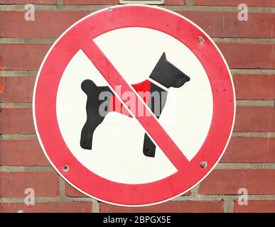 Prohibit Dog Shield dogs forbidden Prohibition sign for dogs only Stock Photo - Alamy