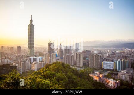 TAIPEI , TAIWAN - DEC 24, 2017 : The scene of Taipei 101 building and Taipei city Taiwan on December 14 2017. The photo has been taken from the top of Stock Photo