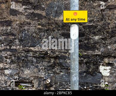 "At any time". Little no waiting sign on lamppost in Oban, Scotland Stock Photo