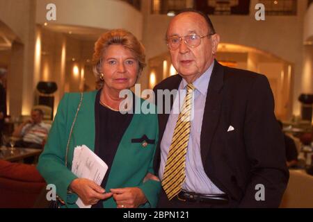 Michail Gorbatschow in Berlin // 2000 - Hans-Dietrich Genscher mit seiner Frau Barbara im Hotel Adlon. Stock Photo