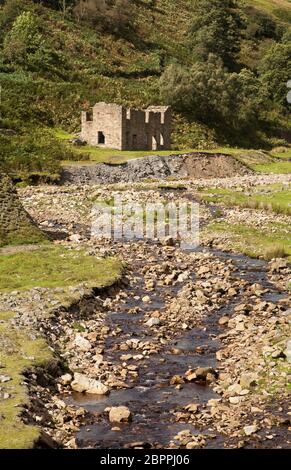 Disused Sir Francis mine beside Gunnerside Beck, in Swaledale in the Yorkshire Dales, UK Stock Photo