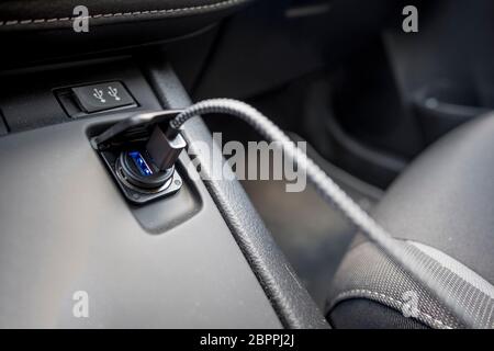 charge car through cigarette lighter