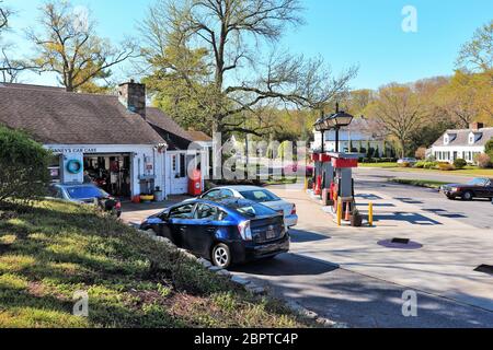 Gas staion and reepairs hsop Stony Brook Long Island New York Stock Photo