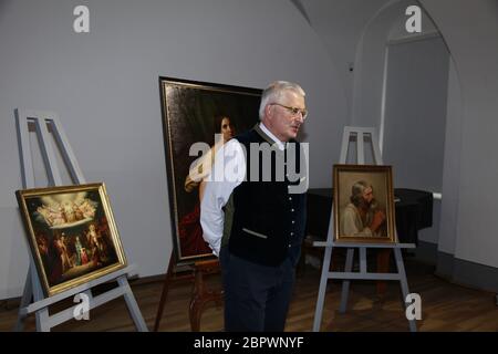 Judith Lesser Jasper v. Richthofen und Andreas Lesser vor dem Werk