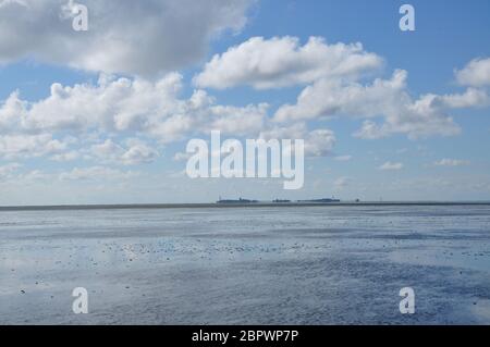 Blick zur Insel Neuwerk im Wattenmeer bei Cuxhaven Stock Photo