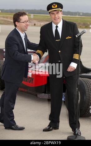 John Travolta wearing Qantas pilot's uniform with Qantas CEO Alan Joyce, Melbourne airport, 2010. Stock Photo