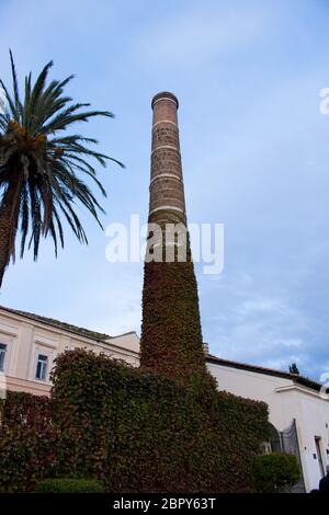 The silk works of San Lucio, Caserta, looms weaving the silk of the Bourbons Stock Photo