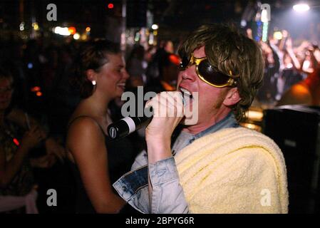 Mickie Krause Der Deutsche Sanger Mickie Krause Bei Einem Auftritt In Der Discothek Riu Palace In Playa De Palma Mallorca Mit Dabei Andy Buchner Stock Photo Alamy