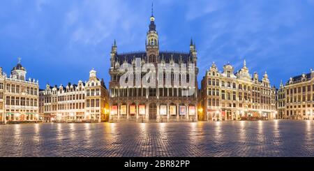 Panoramic view of grand Place Square with King House or Breadhouse during morning blue hour in Brussels, Belgium Stock Photo