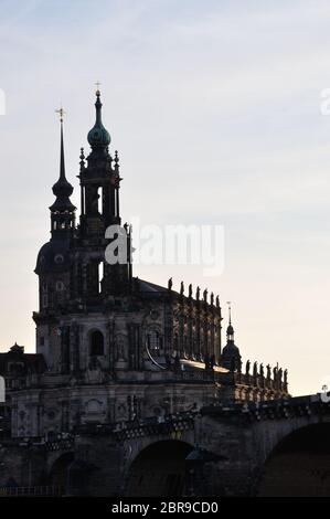 Die wunderbare barocke Altstadt von Dresden im abendlichen Licht des März.