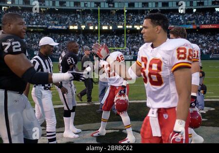 Kansas City Chiefs Tony Gonzalez runs with the football in the fourth  quarter against the New York Jets at Giants Stadium in East Rutherford, New  Jersey on December 30, 2007. The Jets