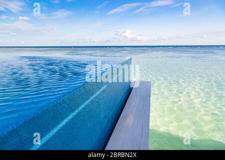 Bokeh light background in the pool. Luxury infinity swimming pool, blue pool closeup as resort or hotel concept, recreational background Stock Photo