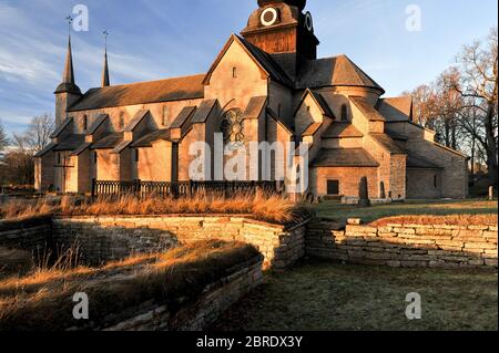 Romanesque Gothic Varnhems klosterkyrka (Varnhem Abbey church) of Varnhems kloster (Varnhem Abbey) 1150 to 1527 was Cistercian monastery in Varnhem, V Stock Photo