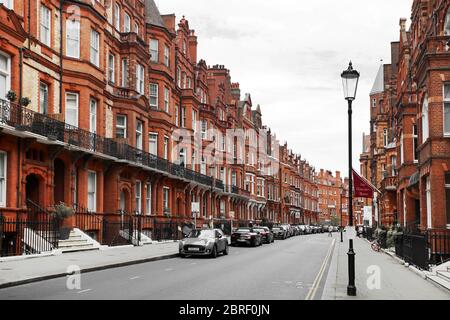 Brick row houses along Draycott Place and Cadogan Gardens near Cadogan Square in the affluent and exclusive neighborhood of Chelsea, London Stock Photo