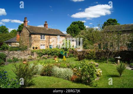 UK,South Yorkshire,Rotherham,Wentworth,Cottages next to B6090 Stock Photo