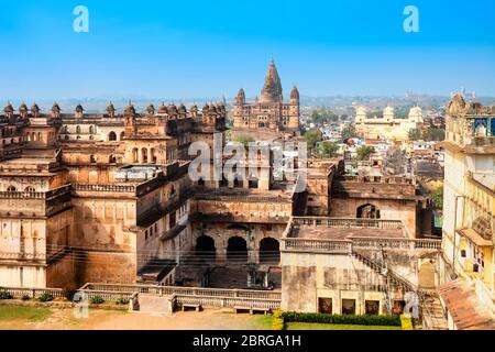 Jahangir Mahal Palace and Chaturbhuj Temple, located in Orchha city in Madhya Pradesh, India Stock Photo